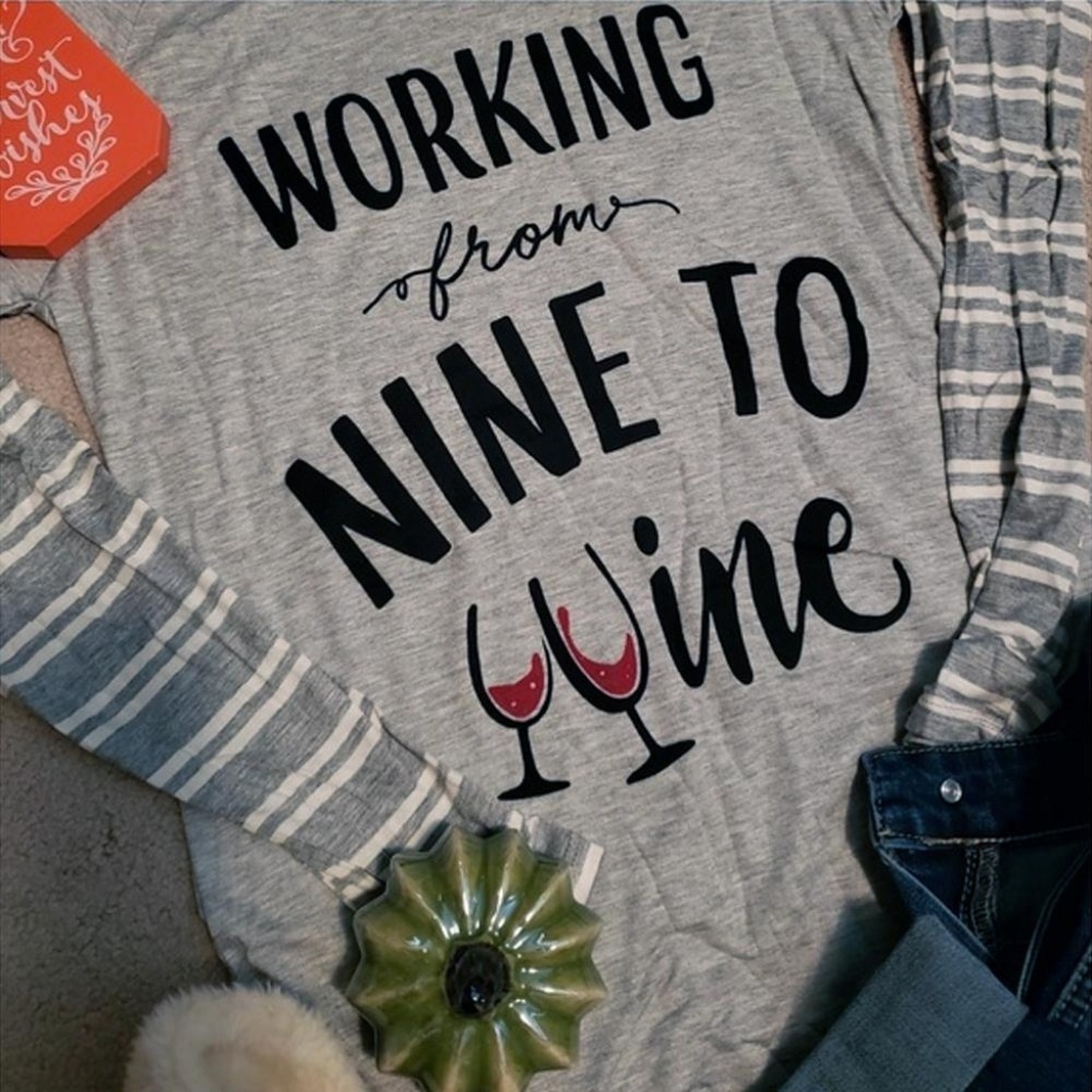 Wine graphic Jersey shirt Working Nine To Wine NEW - Picture 2 of 5